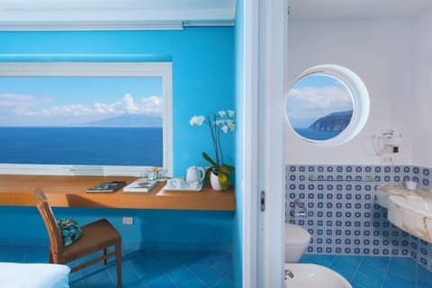 Comfort Room, Sea View (No Balcony) | Bathroom | Free toiletries, hair dryer, bathrobes, slippers