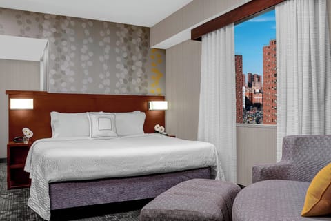 Executive Room, 1 King Bed, Corner | Premium bedding, in-room safe, desk, blackout drapes