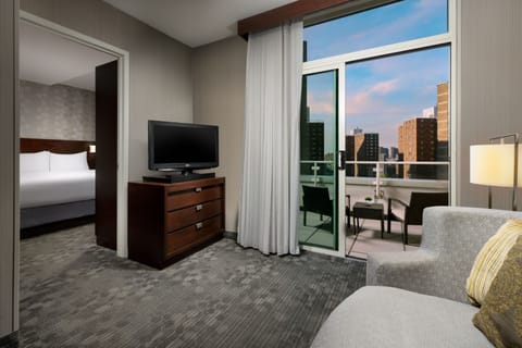 Executive Suite, 1 Bedroom, Balcony | Premium bedding, in-room safe, desk, blackout drapes