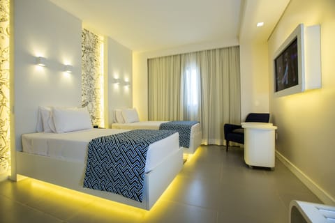 Twin Room | Premium bedding, minibar, in-room safe, desk