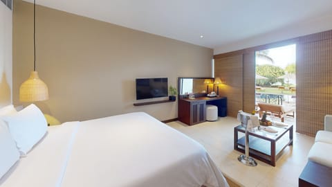 Surf Pool Room Sea View | Minibar, in-room safe, desk, free WiFi