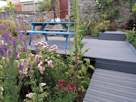 Apartment, 1 Bedroom, Accessible, Fireplace | Garden