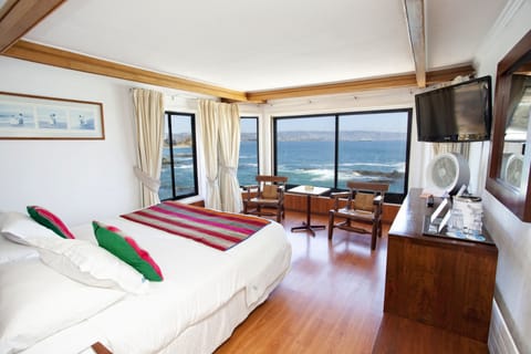 Junior Suite, Ocean View | Premium bedding, down comforters, pillowtop beds, minibar