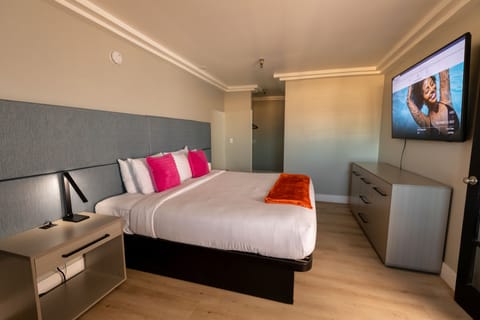 Lexi Suite | In-room safe, iron/ironing board, WiFi, bed sheets