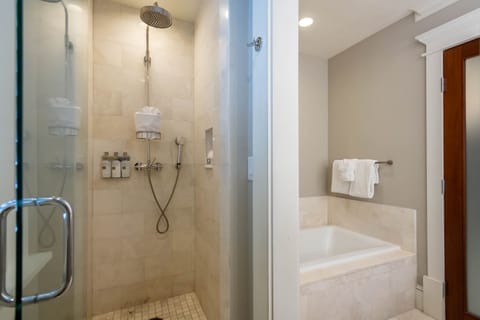 Standard Room, 1 King Bed (Town View Guest Room) | Bathroom | Free toiletries, hair dryer, bathrobes, slippers