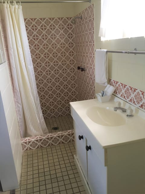 Family Room, Multiple Beds | Bathroom | Shower, rainfall showerhead, free toiletries, towels