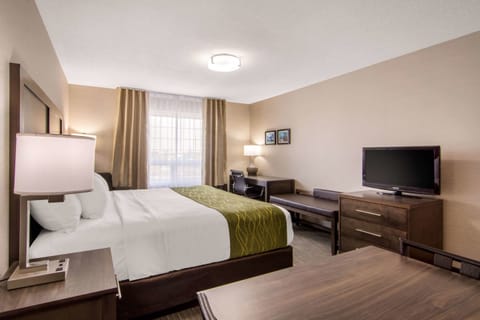 Non Smoking Suite, 1 King Bed, Kitchen | Premium bedding, pillowtop beds, in-room safe, desk