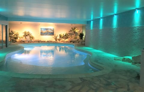 Indoor pool, sun loungers