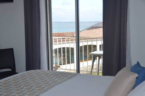 Comfort Double Room, Sea View | In-room safe, desk, blackout drapes, iron/ironing board