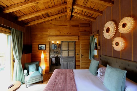 Deluxe Cabin, 1 Double Bed, Mountain View | Premium bedding, pillowtop beds, minibar, in-room safe