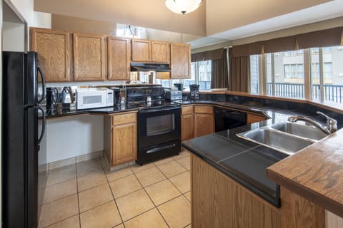 Condo, 1 Bedroom + Loft, Hot Tub (Unit 211) | Private kitchen | Fridge, microwave, oven, stovetop