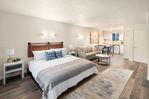 Comfort Studio Suite, 1 King Bed with Sofa bed | Premium bedding, memory foam beds, in-room safe, desk