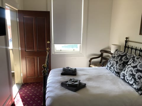 Room, 1 Double Bed, Balcony | Iron/ironing board, free WiFi, bed sheets