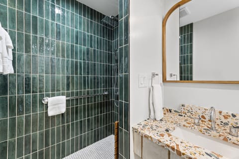 Premium Room, 1 King Bed, Valley View | Bathroom | Combined shower/tub, hair dryer, towels