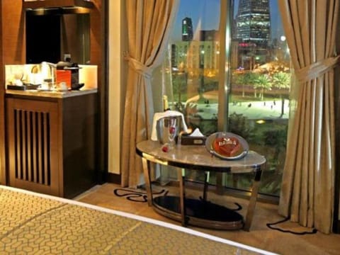 Premium Double Room, 1 King Bed, Garden View | Minibar, in-room safe, desk, blackout drapes
