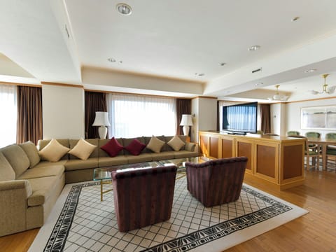 Suite | Living area | TV