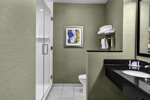 Room, 1 King Bed | Bathroom | Shower, free toiletries, hair dryer, towels