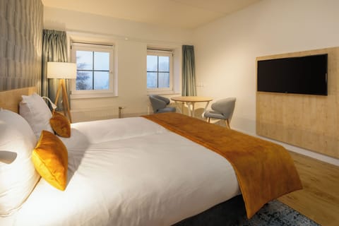 Comfort Double Room | In-room safe, free WiFi, bed sheets