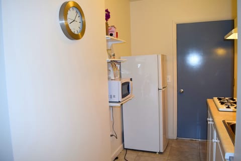 Studio Suite, City View | Private kitchen | Fridge, microwave, stovetop, coffee/tea maker