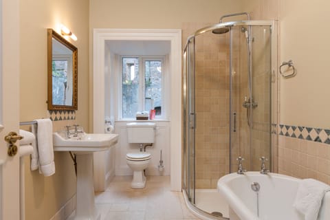 Suite, Private Bathroom (Thornhill) | Bathroom | Towels
