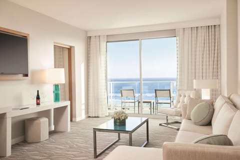 Suite, 1 King Bed with Sofa bed (Ocean Front - With Balcony) | Room amenity