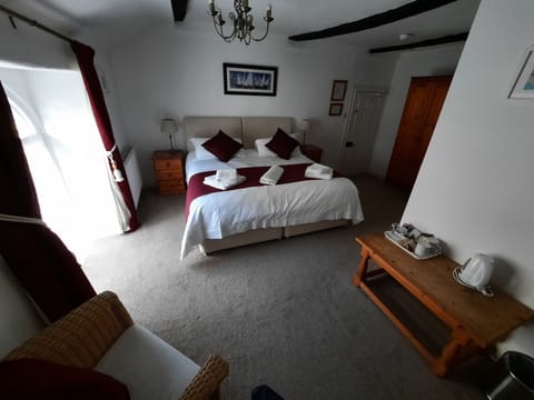 Double or Twin Room (Room 3) | Free WiFi, bed sheets