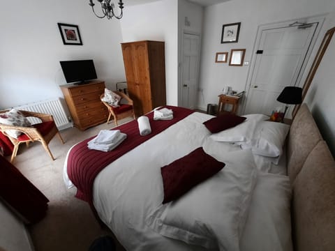 Double or Twin Room (Room 2) | Free WiFi, bed sheets