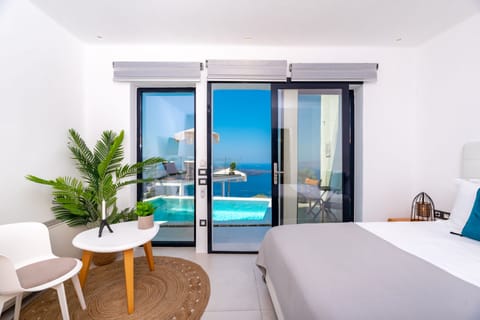 Honeymoon Suite, Private Pool, Sea View | Premium bedding, minibar, in-room safe, individually decorated