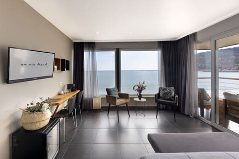 King Suite, Sea View, Main Building | Minibar, individually decorated, individually furnished, desk