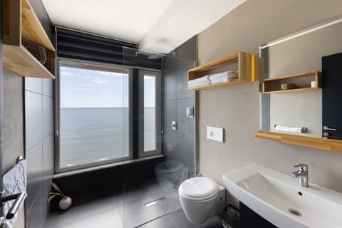 King Suite, Sea View, Main Building | Bathroom | Shower, rainfall showerhead, free toiletries, hair dryer