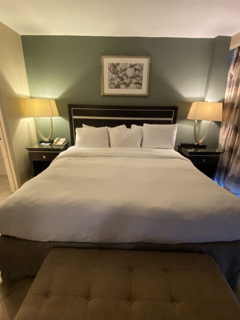 Premium bedding, in-room safe, desk, laptop workspace