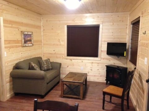 Cabin, 1 Bedroom | Living area