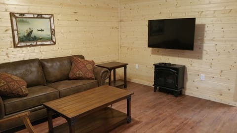 Cabin, 2 Bedrooms | Living area