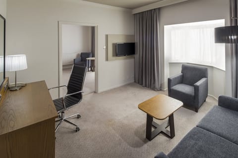 Suite, 1 Bedroom, Club Lounge Access (Lounge Access) | In-room safe, desk, laptop workspace, blackout drapes