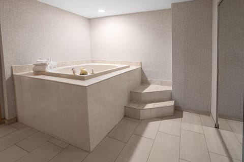 Suite, 1 Bedroom, Jetted Tub | Bathroom | Combined shower/tub, hair dryer, towels
