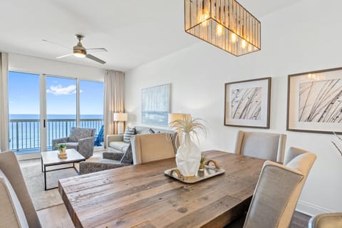 Condo, 3 Bedrooms, Sea View (802W) | In-room dining