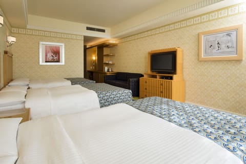 Standard Floor Triple Room | In-room safe, blackout drapes, free WiFi, bed sheets