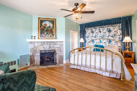 106) Colonial Room | Individually decorated, iron/ironing board, cribs/infant beds