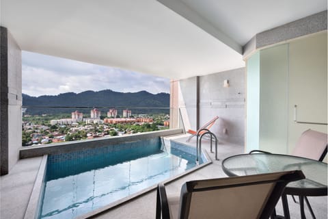 Executive Pool Suite | Balcony