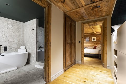 Suite (Alpes) | Premium bedding, minibar, in-room safe, individually decorated