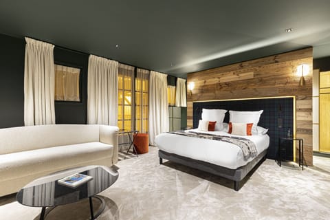 Suite (Sommet) | Premium bedding, minibar, in-room safe, individually decorated