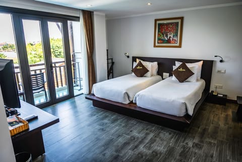 Superior Double or Twin Room, 1 Bedroom, Balcony, Garden View | Premium bedding, down comforters, minibar, in-room safe