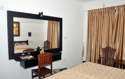 Standard Twin Room | Minibar, in-room safe, rollaway beds, free WiFi