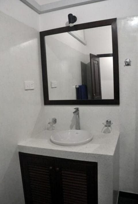 Standard Twin Room | Bathroom sink