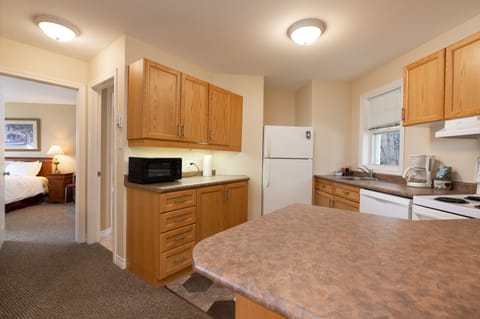 Room, 1 Bedroom | Private kitchen | Fridge, microwave, electric kettle, cookware/dishes/utensils