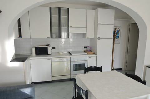 Apartment, 2 Bedrooms | Private kitchen