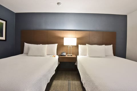 Corporate Floor - Business Queen Room | Premium bedding, pillowtop beds, in-room safe, desk