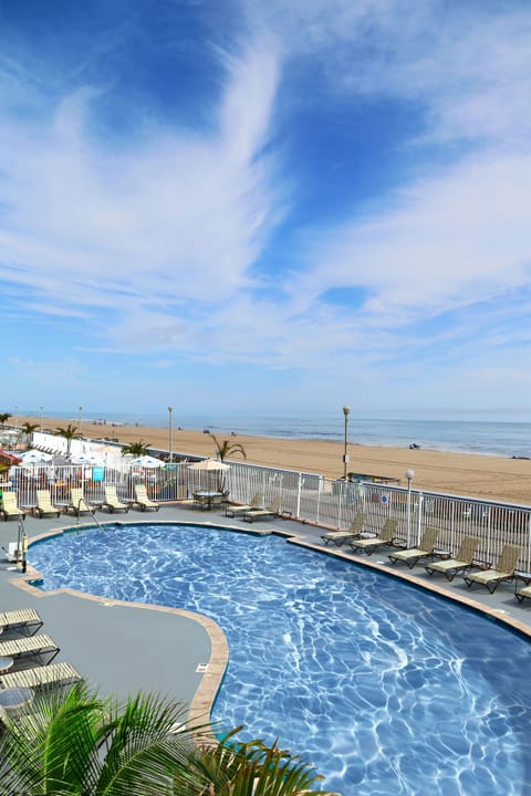 Indoor pool, seasonal outdoor pool, sun loungers