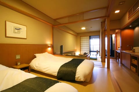 Suikanosho Japanese-Western Style Room with Open-Air Bath - Non-Smoking | Laptop workspace, free WiFi, bed sheets