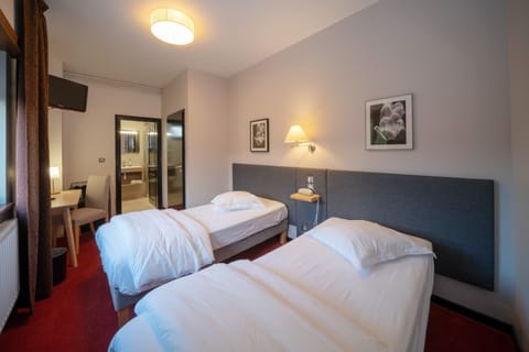 Twin Room, 2 Twin Beds, Non Smoking | Desk, blackout drapes, iron/ironing board, free WiFi